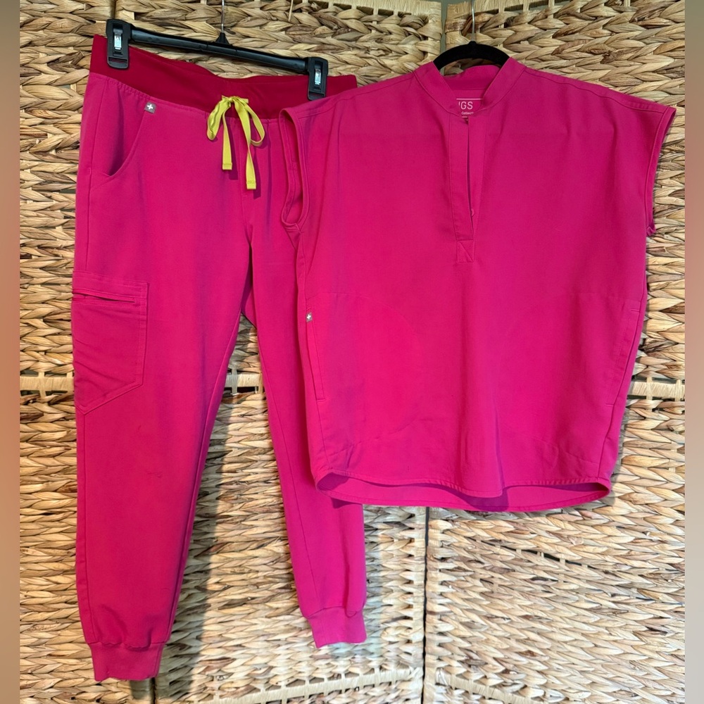 Figs shocking pink scrub set